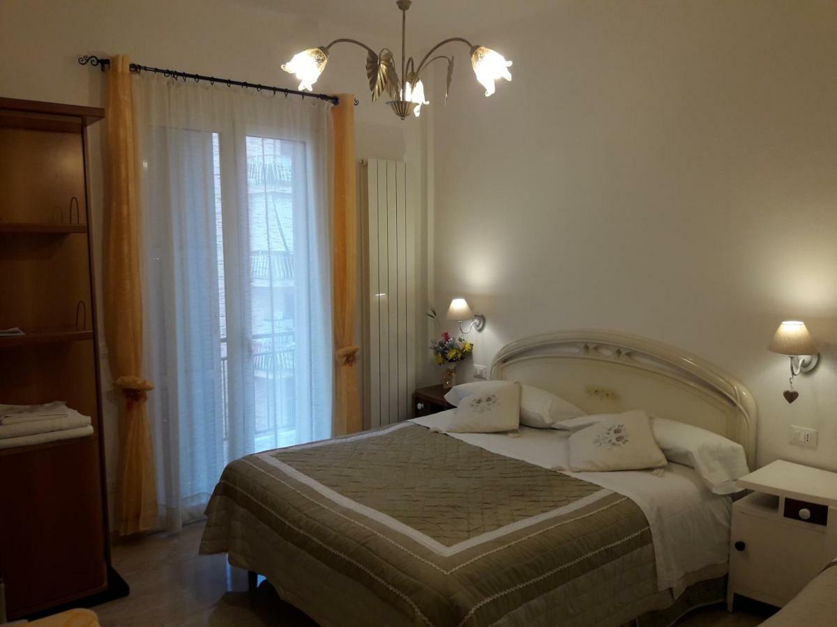 Affittacamere Sorrento Ventimiglia Ngoại thất bức ảnh